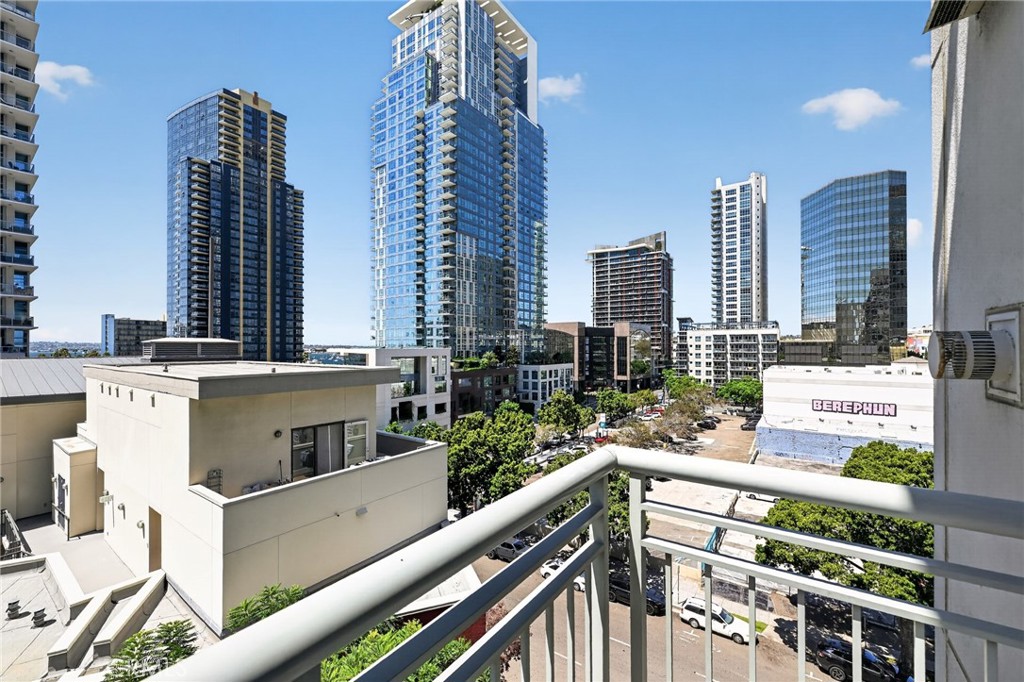 1240 India Street 716, San Diego, CA 92101 — photo 1