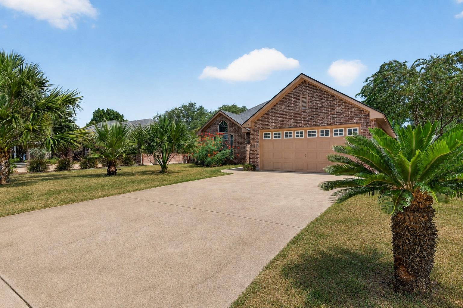 1512 Shadow, Lockhart, TX 78644 — photo 1