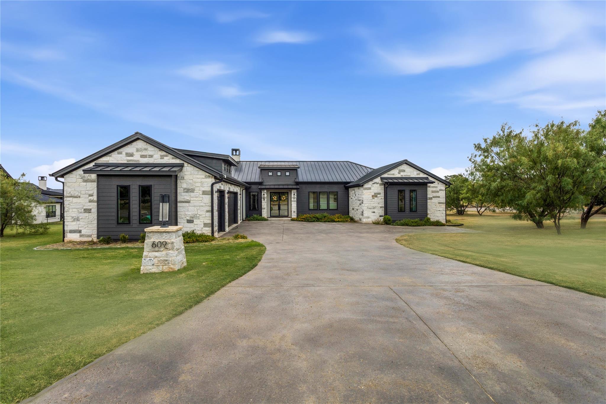 609 Paintbrush, Horseshoe Bay, TX 78657 — photo 1