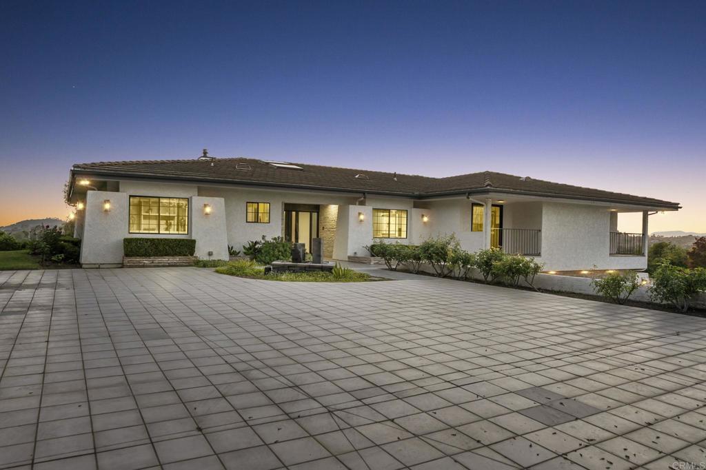 19 Gateview Drive, Fallbrook, CA 92028 — photo 1