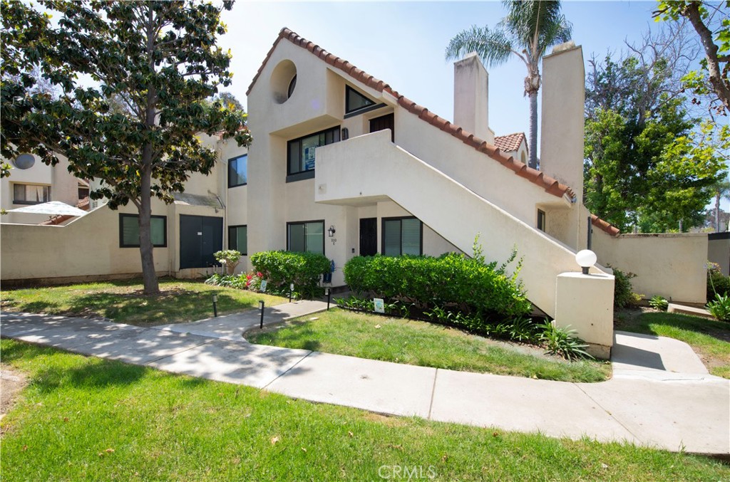 333 N Melrose Drive E, Vista, CA 92083 — photo 1