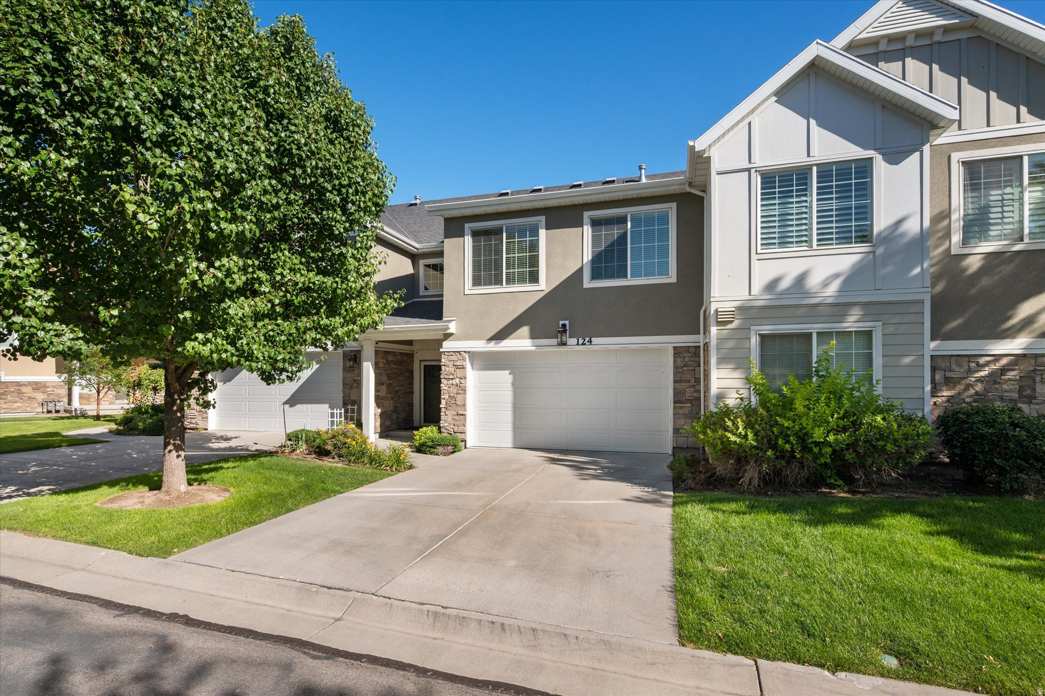 124 E MAHOGANY VIEW CT, Draper, UT 84020 — photo 1