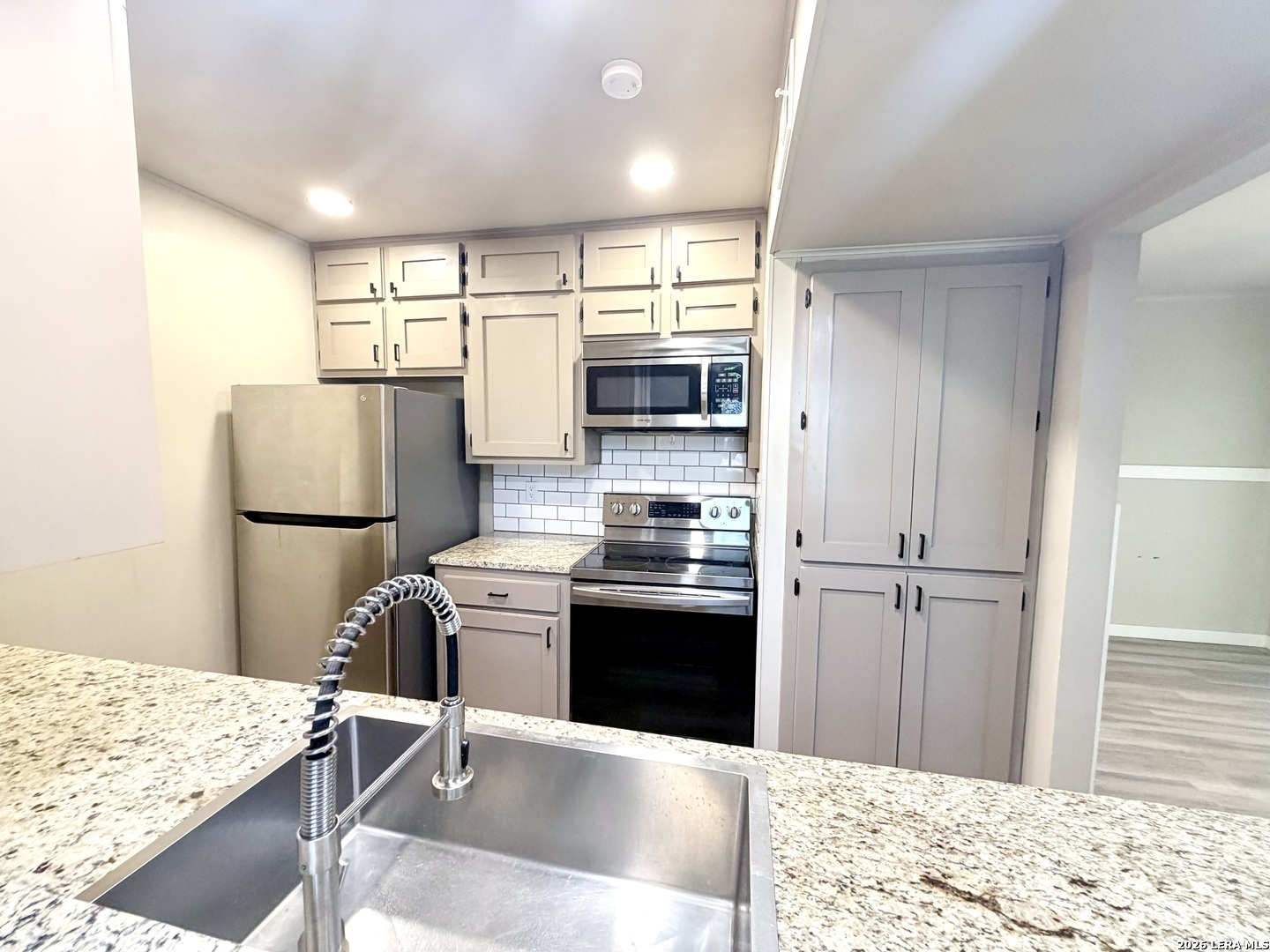 103 Brentwood Dr, ,  78130 — photo 1