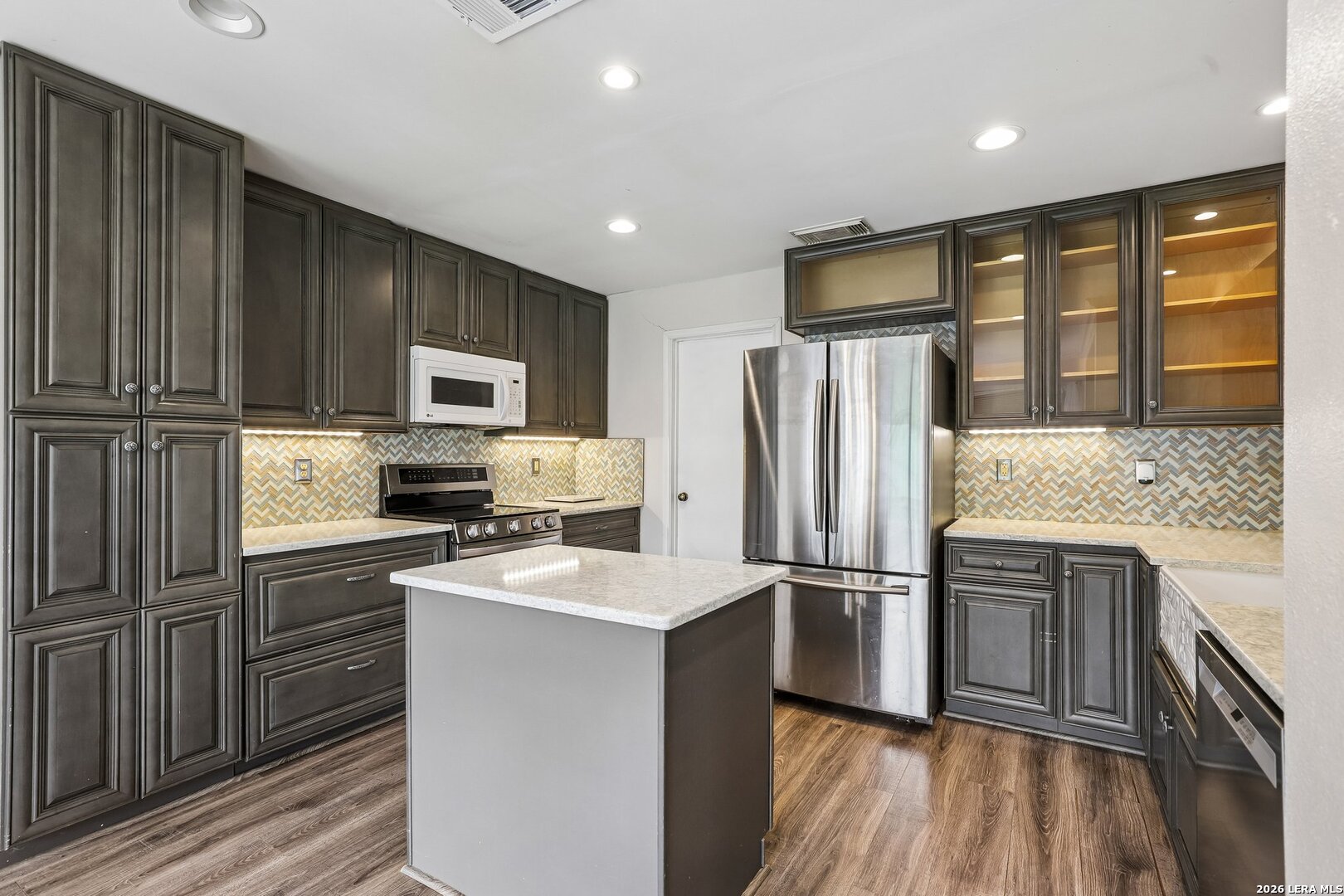 6711 BEECH TRAIL DR, ,  78109 — photo 1