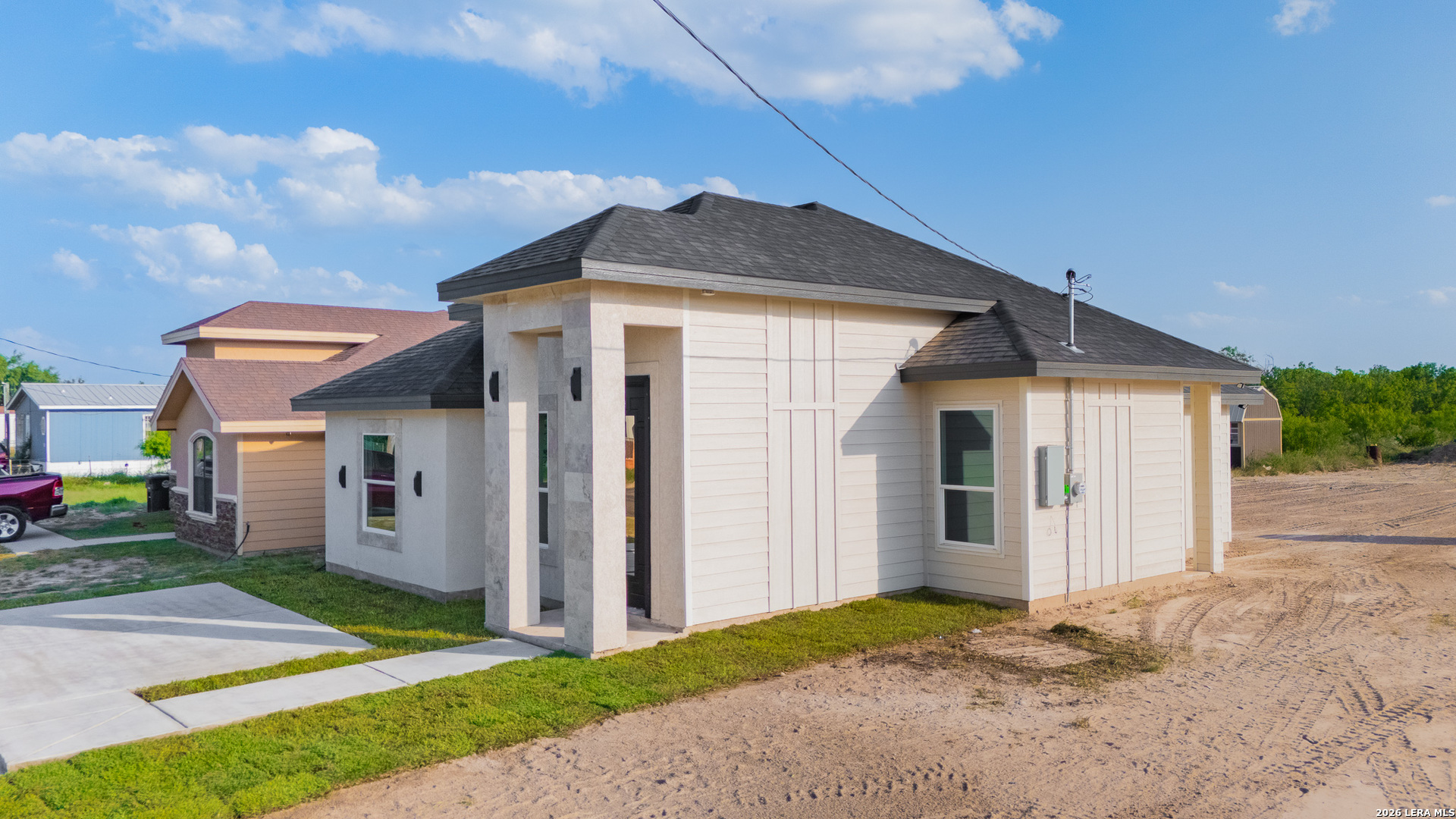 42 Dub Drive, ,  78852 — photo 1