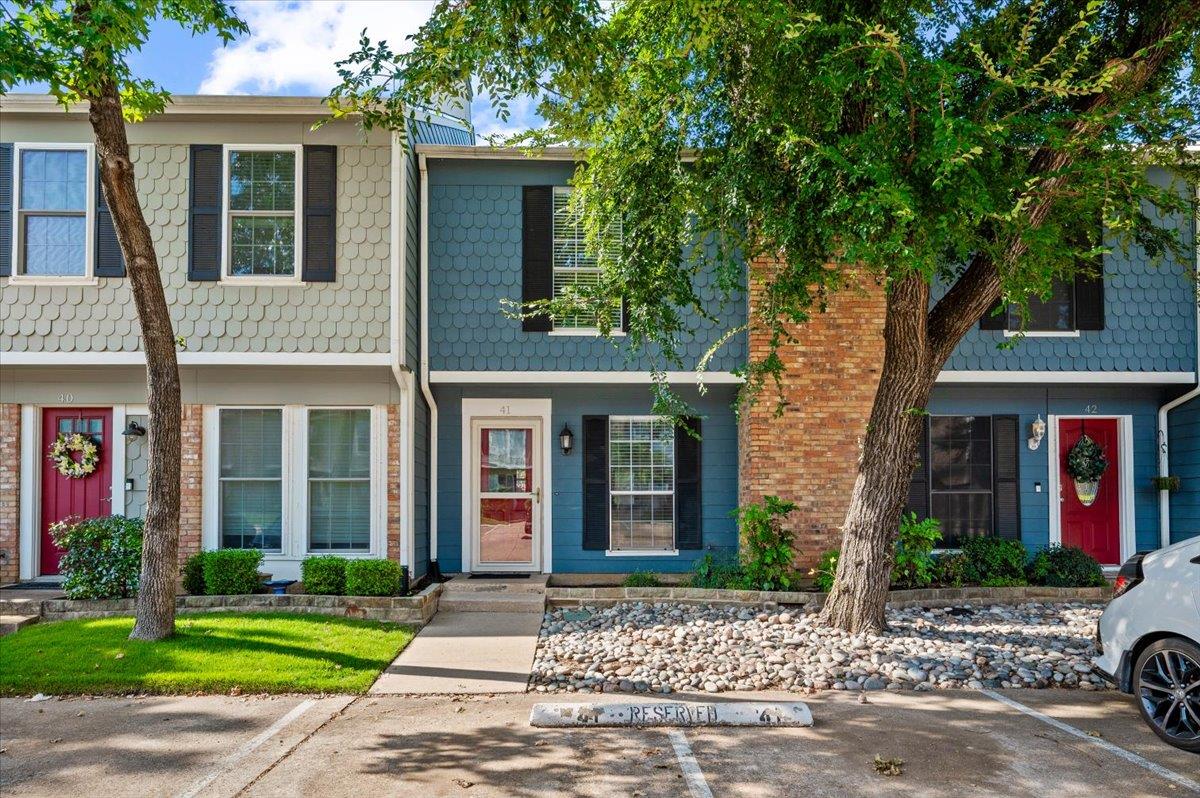41 Abbey, Euless, TX 76039 — photo 1