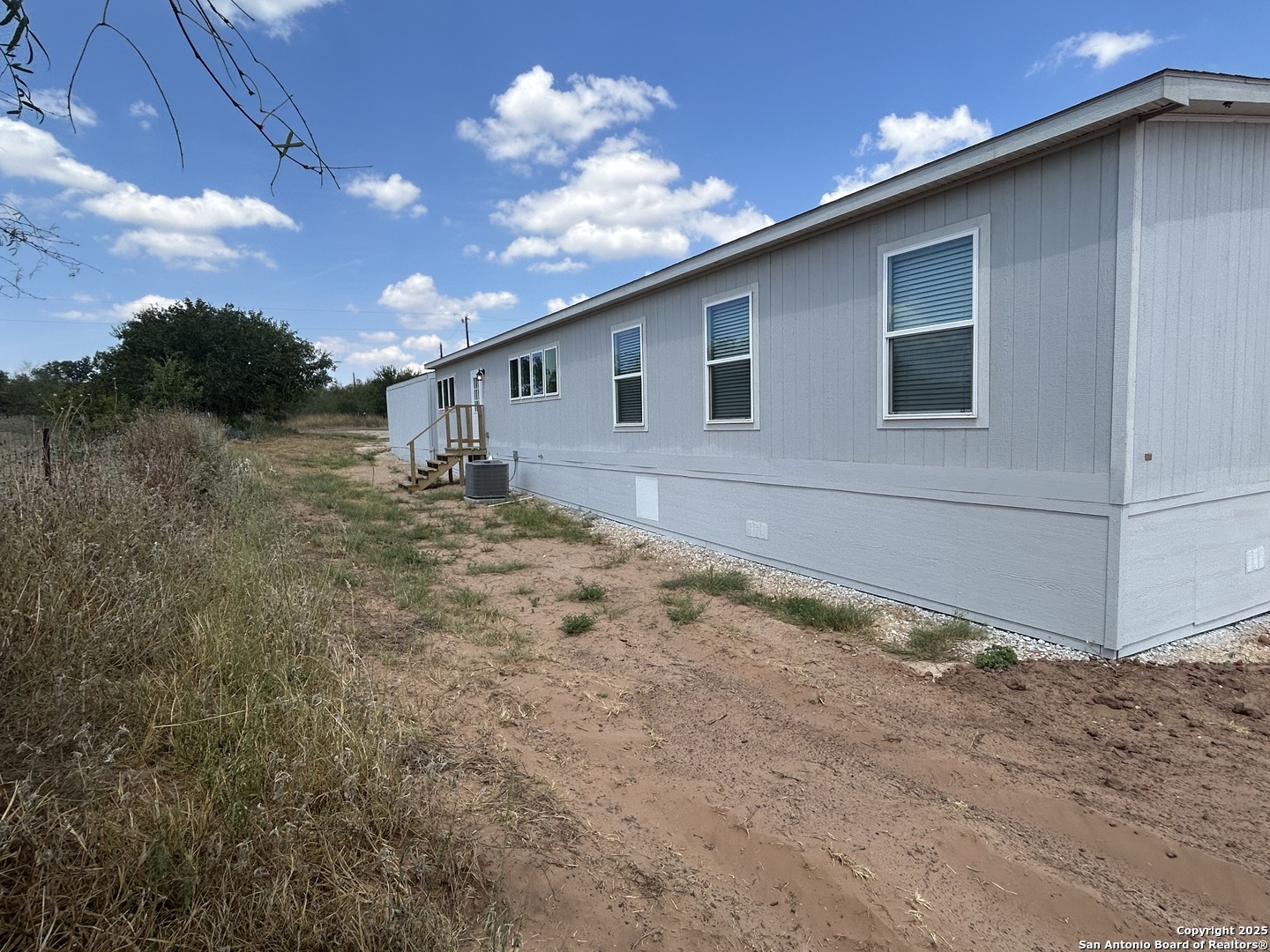 1038 County Road 329, , 78114 — photo 1