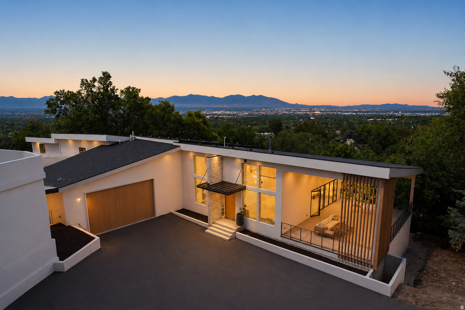 2662 E COMANCHE DR, Salt Lake City, UT 84108 — photo 1