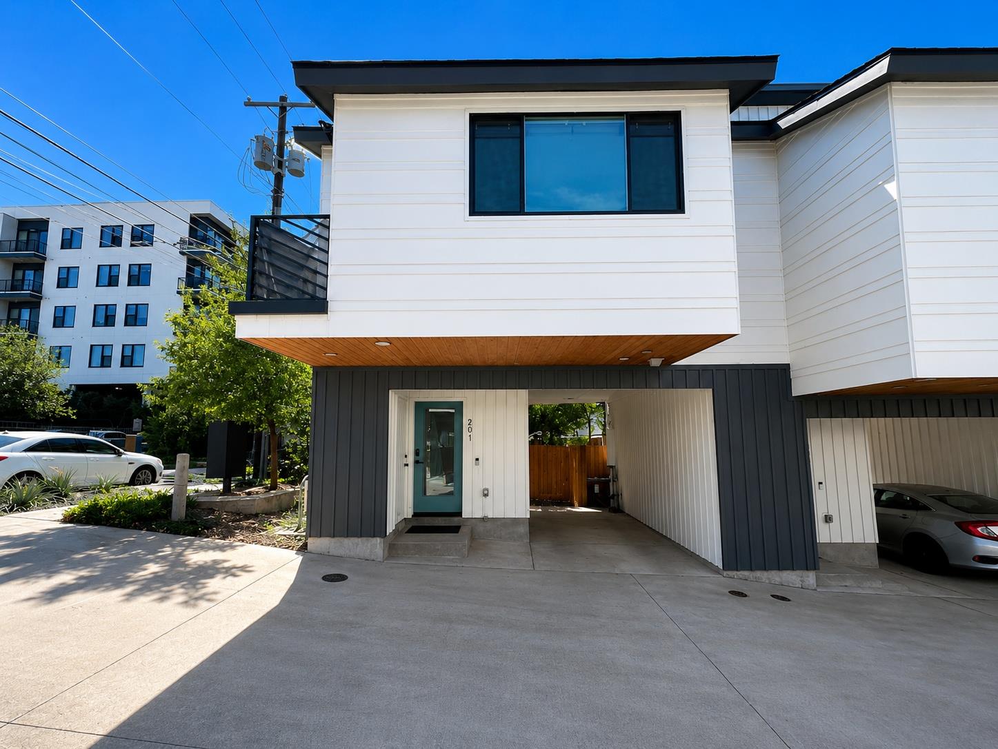 913 Duncan, Austin, TX 78705 — photo 1