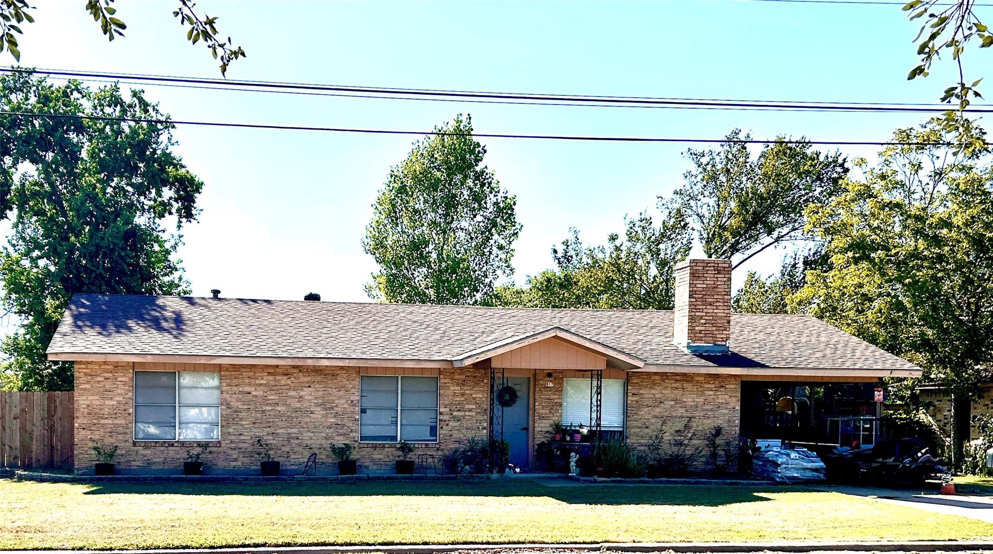817 Harris, Giddings, TX 78942 — photo 1
