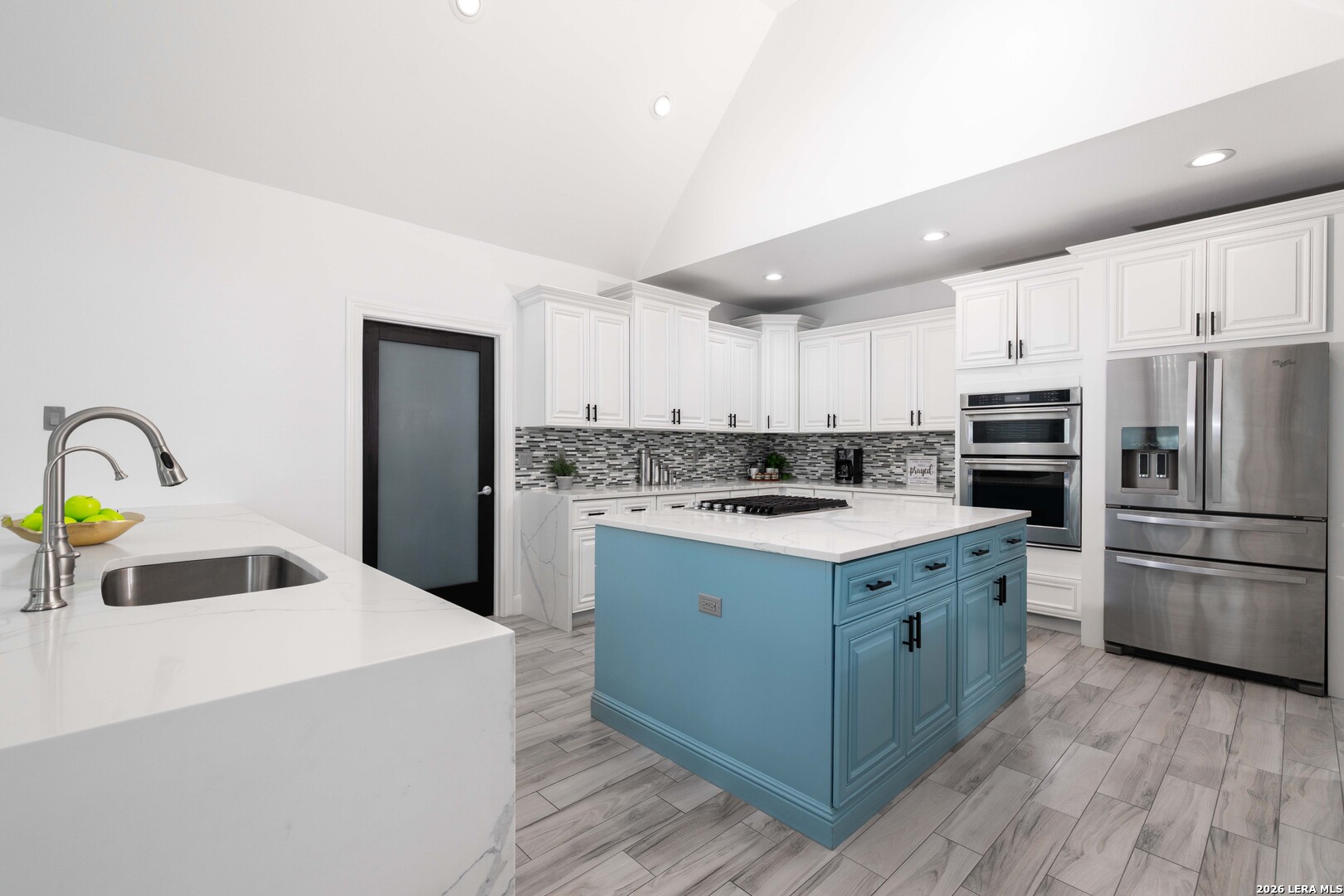 15 VINEYARD DR, , 78257 — photo 1