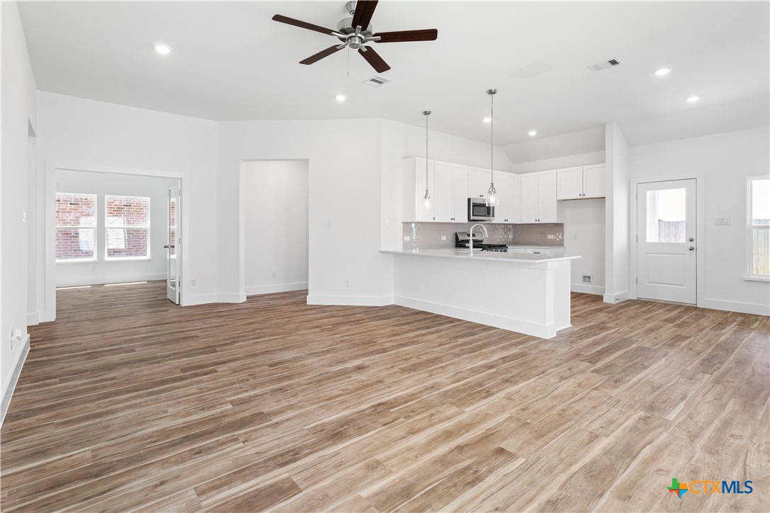 316 Cardinal, Port Lavaca, TX 77979 — photo 1