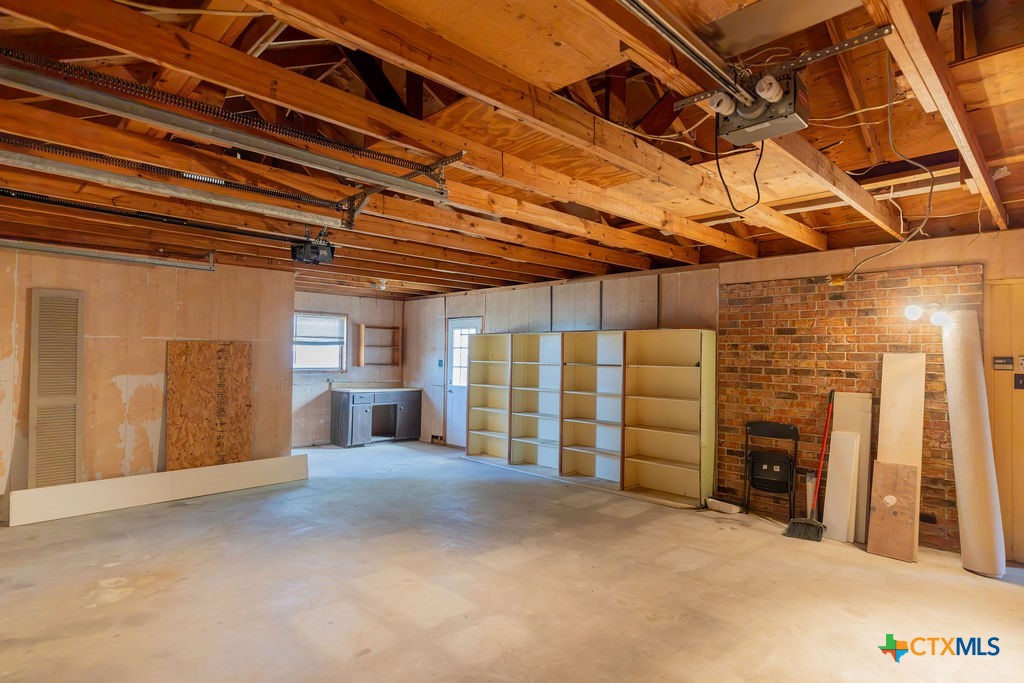 201 Oak, Cuero, TX 77954 — photo 1