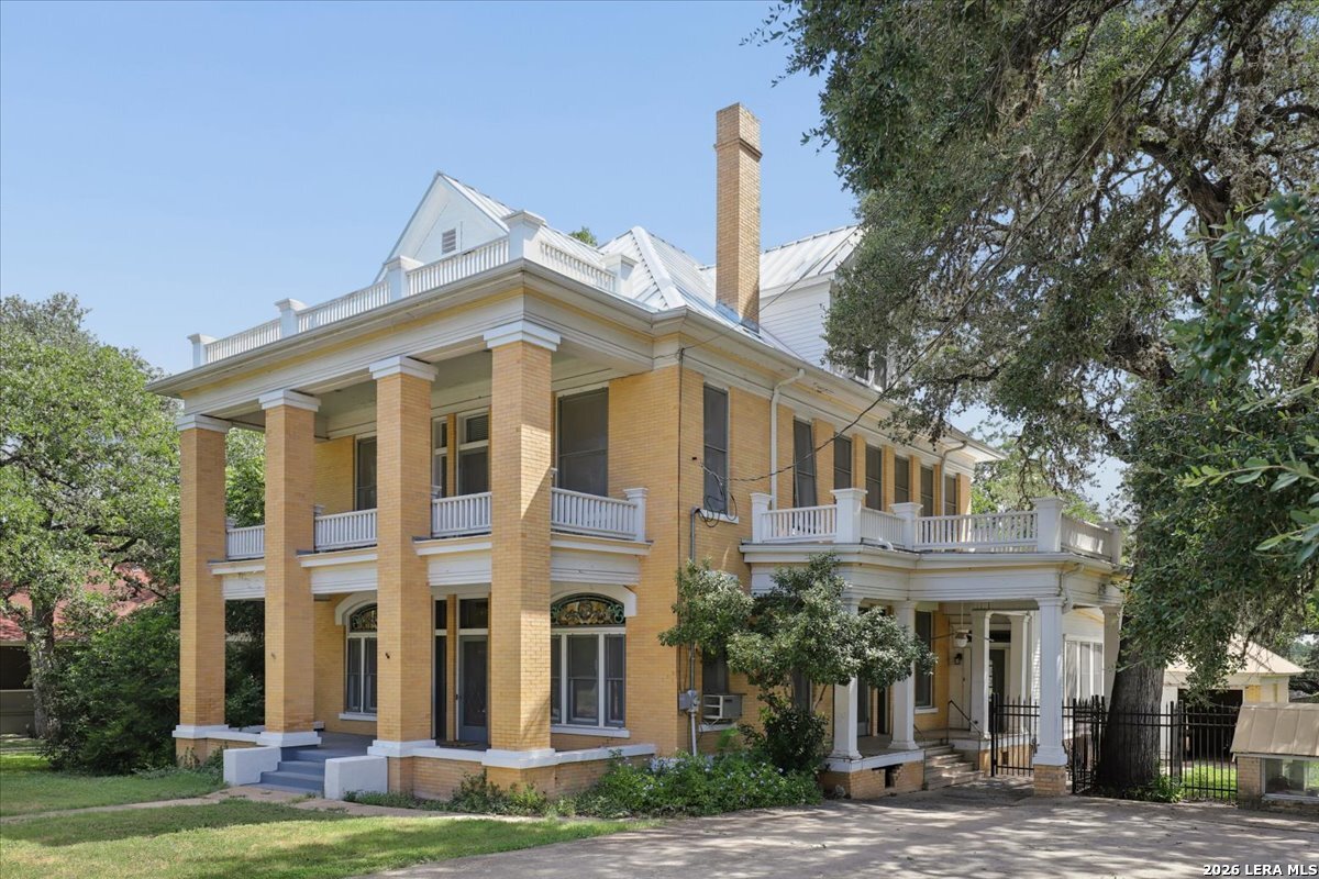 504 S MAIN ST, Lockhart, TX 78644 — photo 1