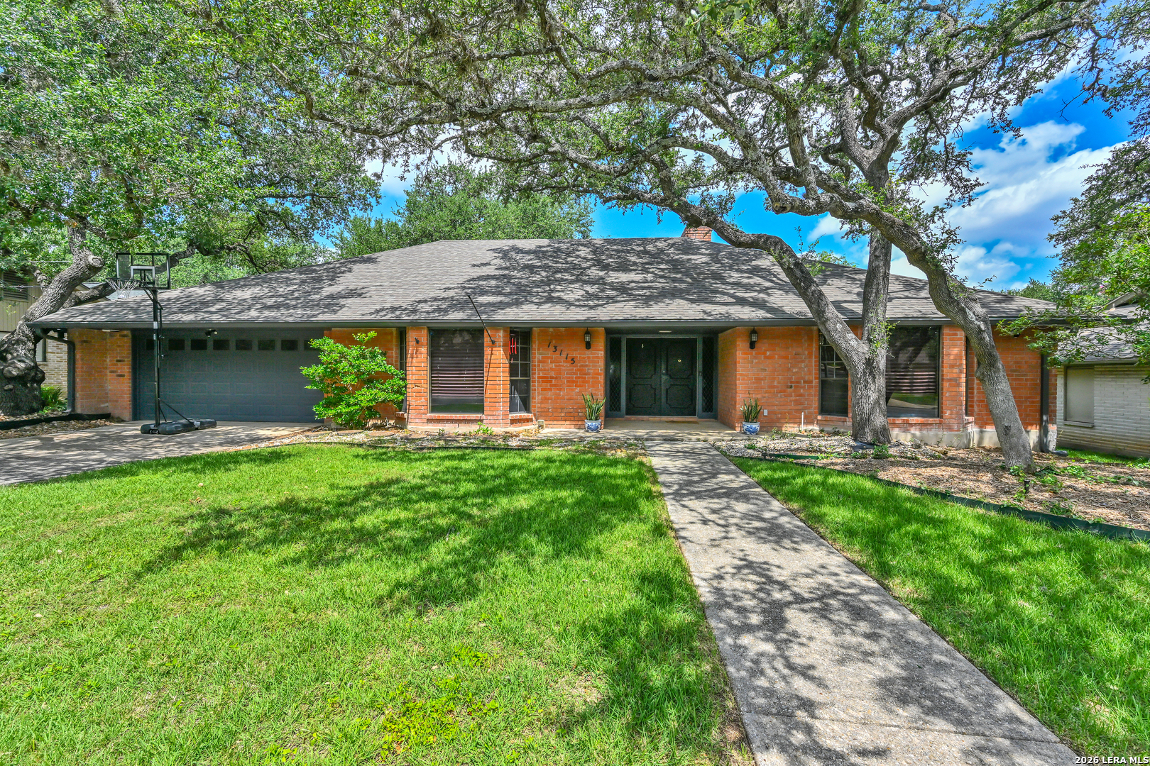 13115 N HUNTERS CIR, San Antonio, TX 78230 — photo 1