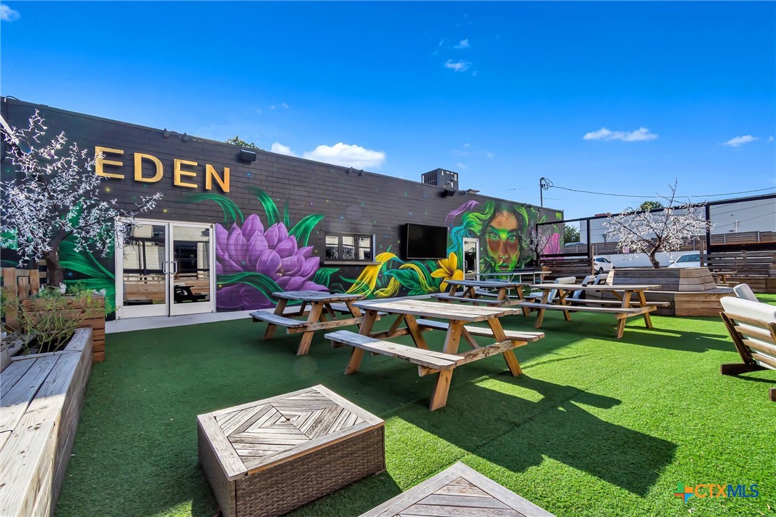 206 W San Antonio Street A