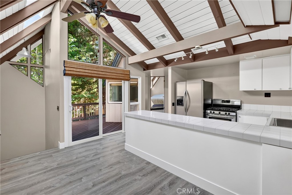 594 W Victoria Court, Lake Arrowhead, CA 92352 — photo 1