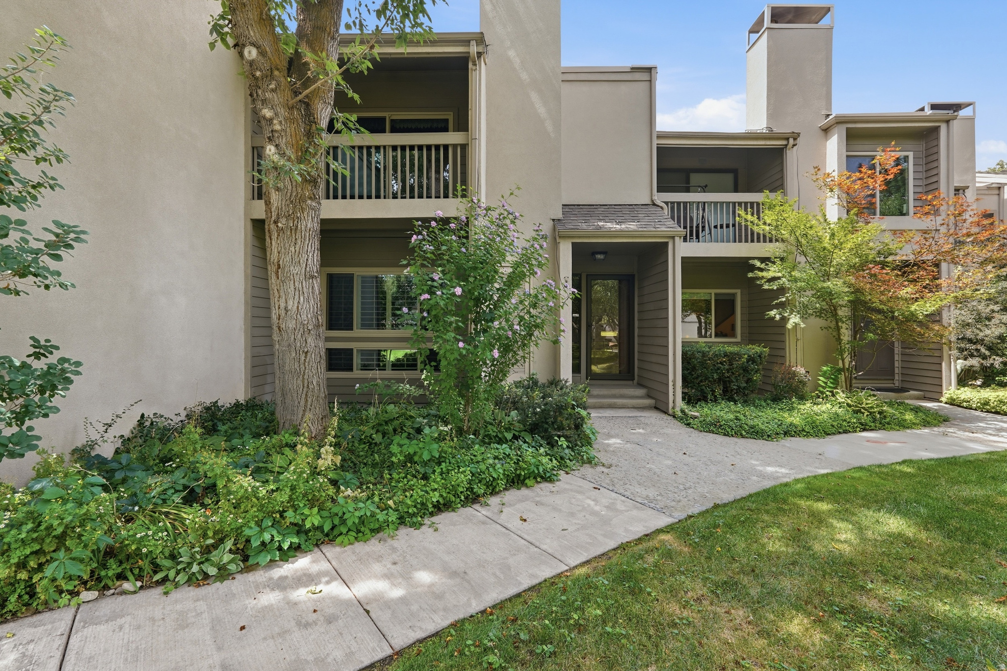 5647 S PARK PL, Holladay, UT 84121 — photo 1