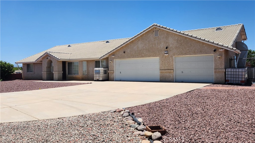 7250 Cayucos, Phelan, CA 92371 — photo 1