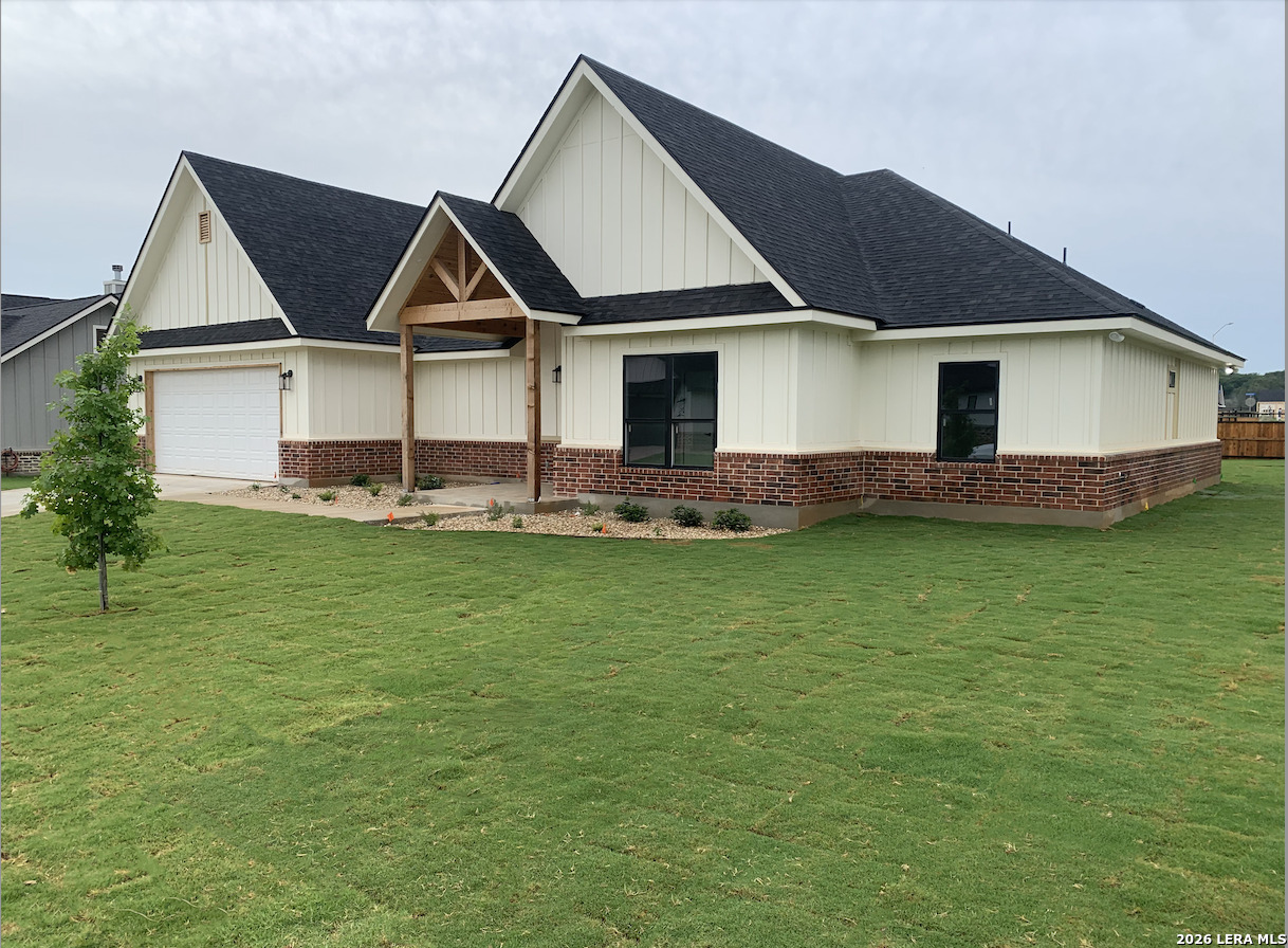 109 W Magnolia Cir, La Vernia, TX 78121 — photo 1