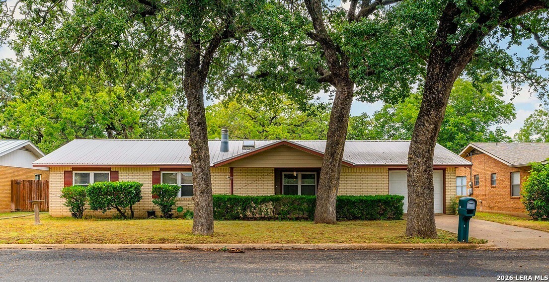 606 S Columbus Street, Fredericksburg, TX 78624 — photo 1