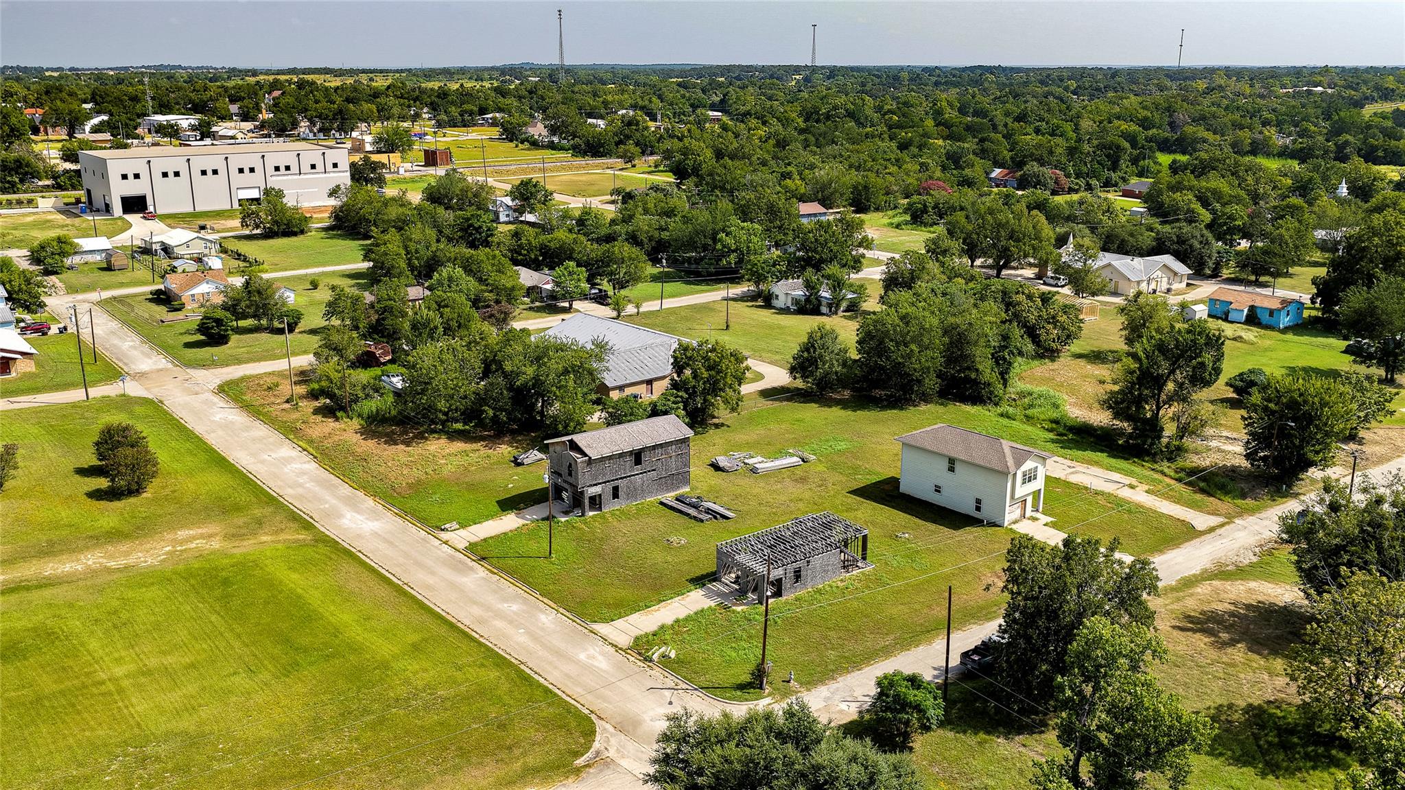 213 E 4th St, Rockdale, TX 76567 — photo 1