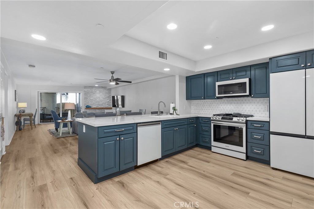 200 Pacific coast Highway M50, Huntington Beach, CA 92648 — photo 1