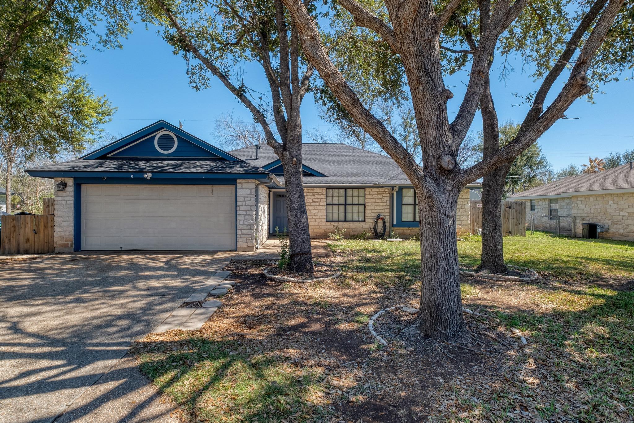 2010  Lark Ln, Taylor, TX 76574 — photo 1