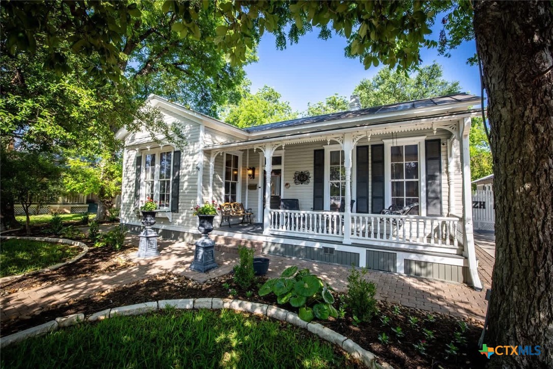 168 E Zink Street, New Braunfels, TX 78130 — photo 1