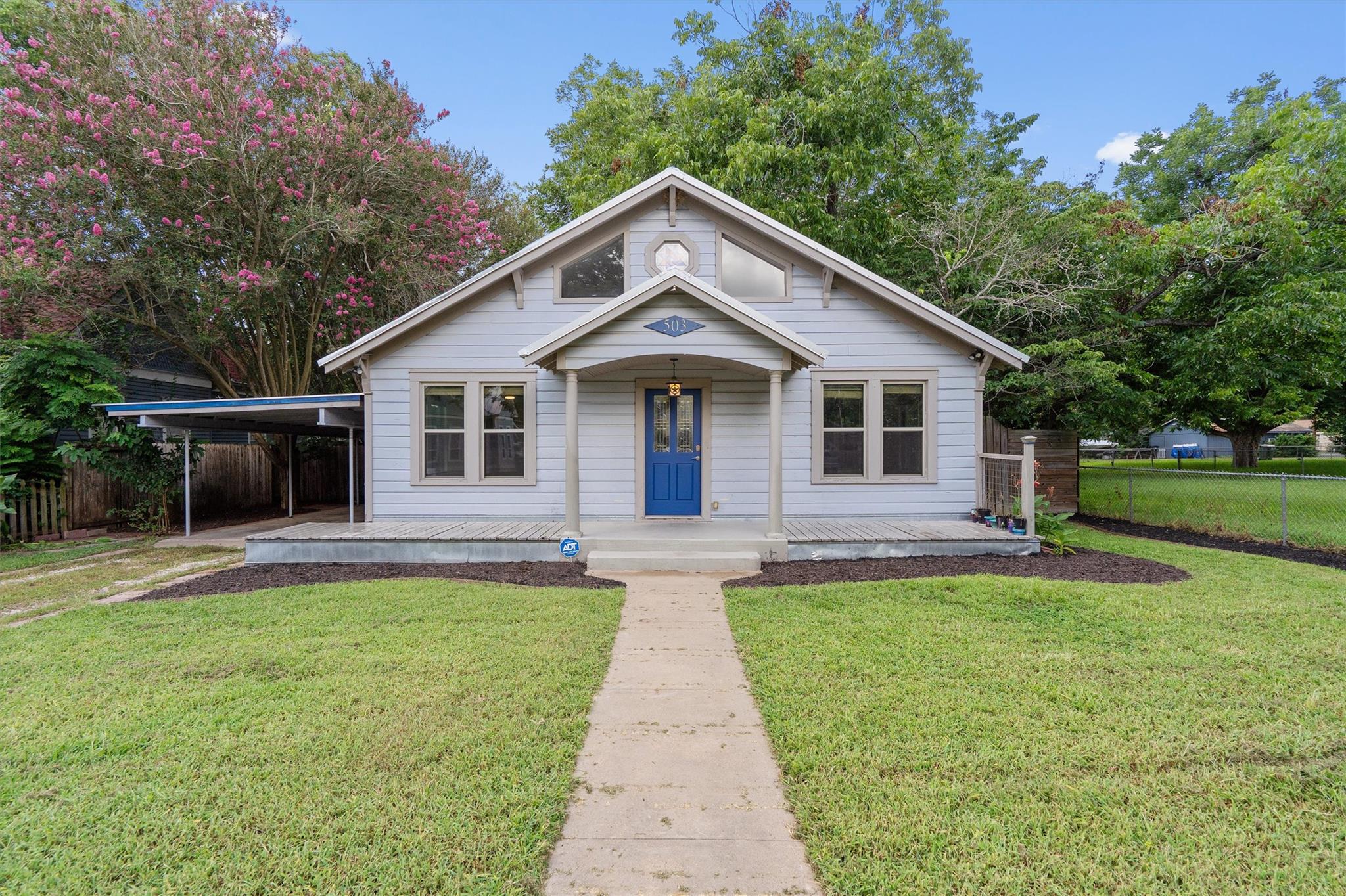 503 Short St, Smithville, TX 78957 — photo 1