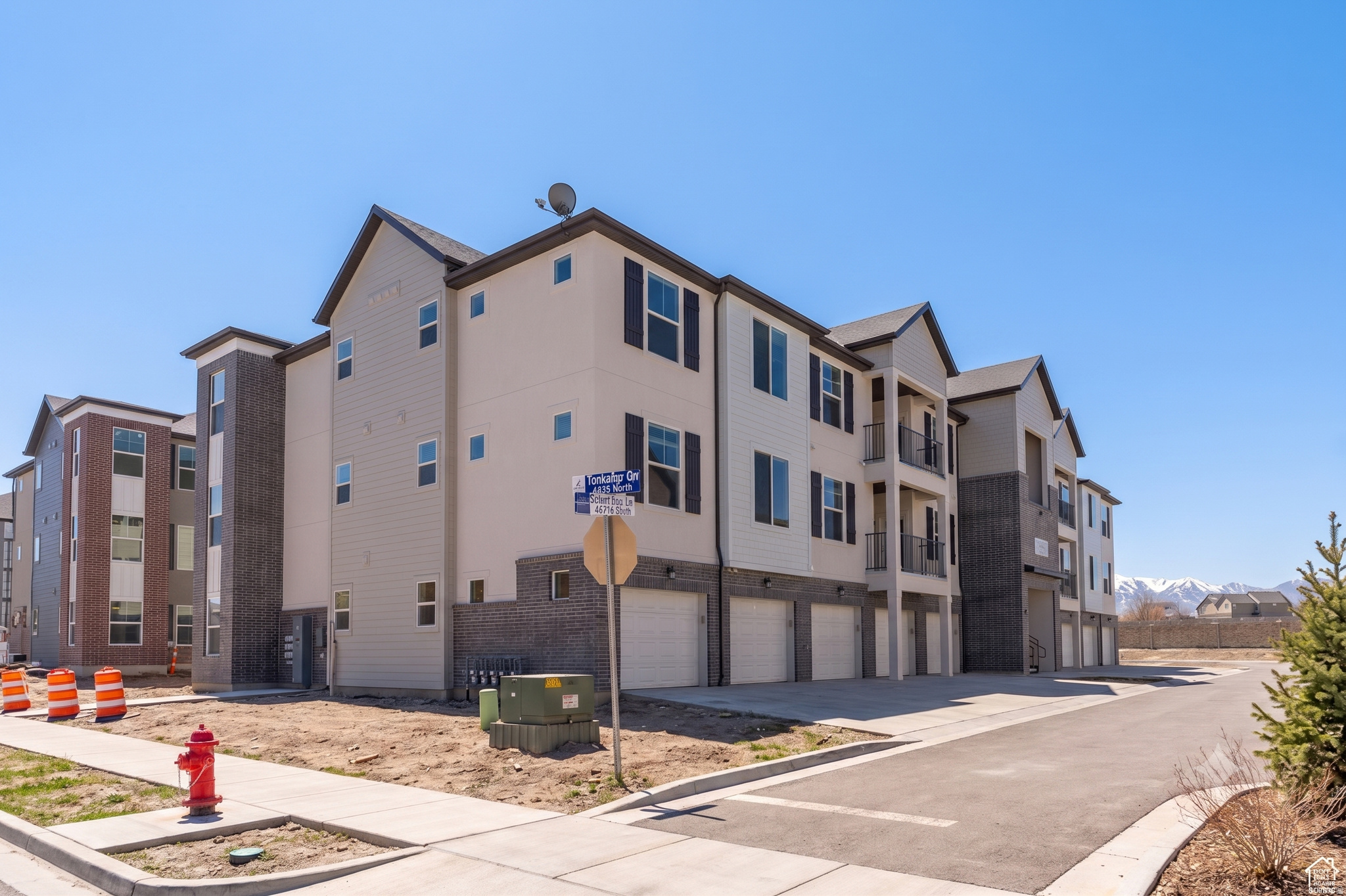 4715 W DEARING LN #LL203, Riverton, UT 84096 — photo 1