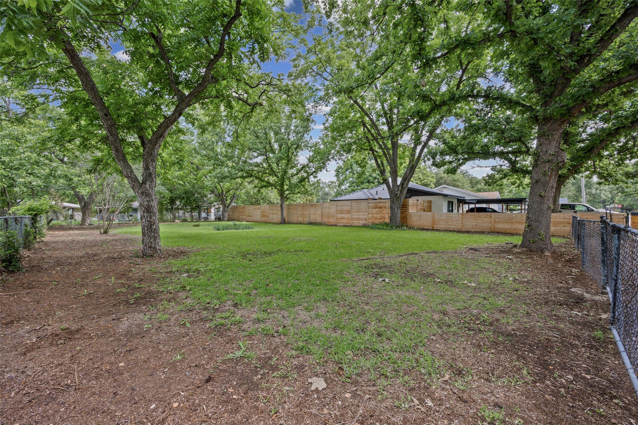 943  Field St, San Marcos, TX 78666 — photo 1
