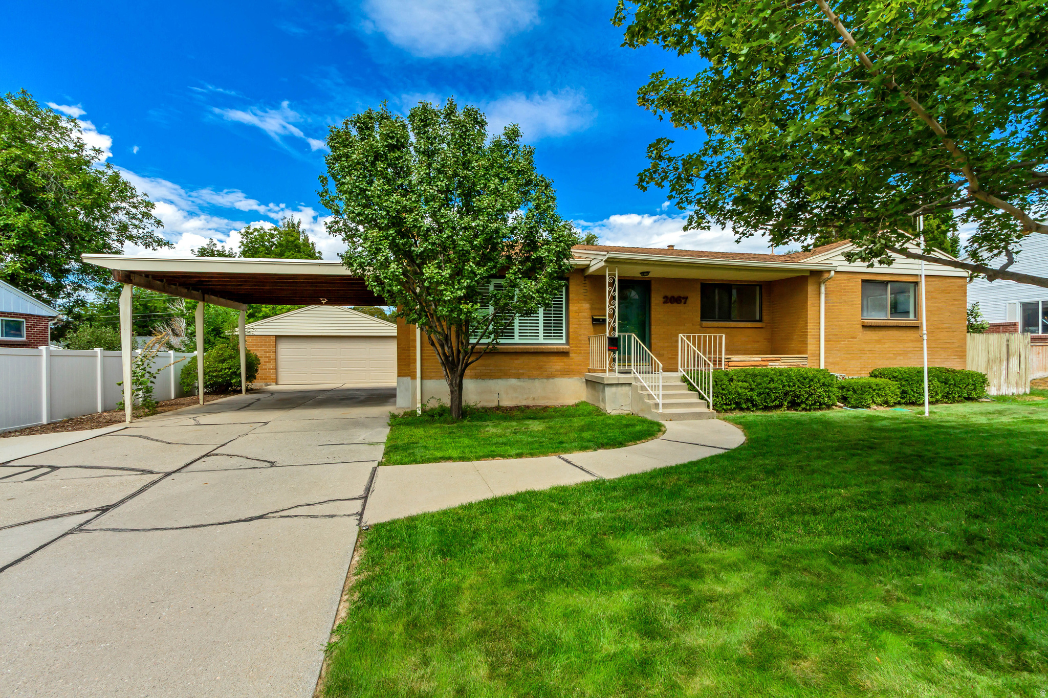 2067 E SAHARA DR, Holladay, UT 84124 — photo 1