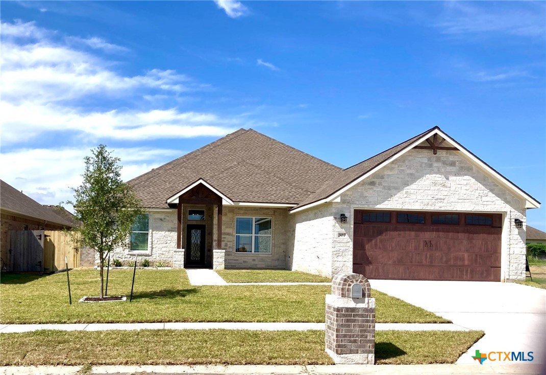 307 Silver Lake, Victoria, TX 77904 — photo 1