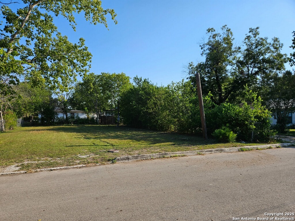 Seay, Seguin, TX 78155 — photo 1