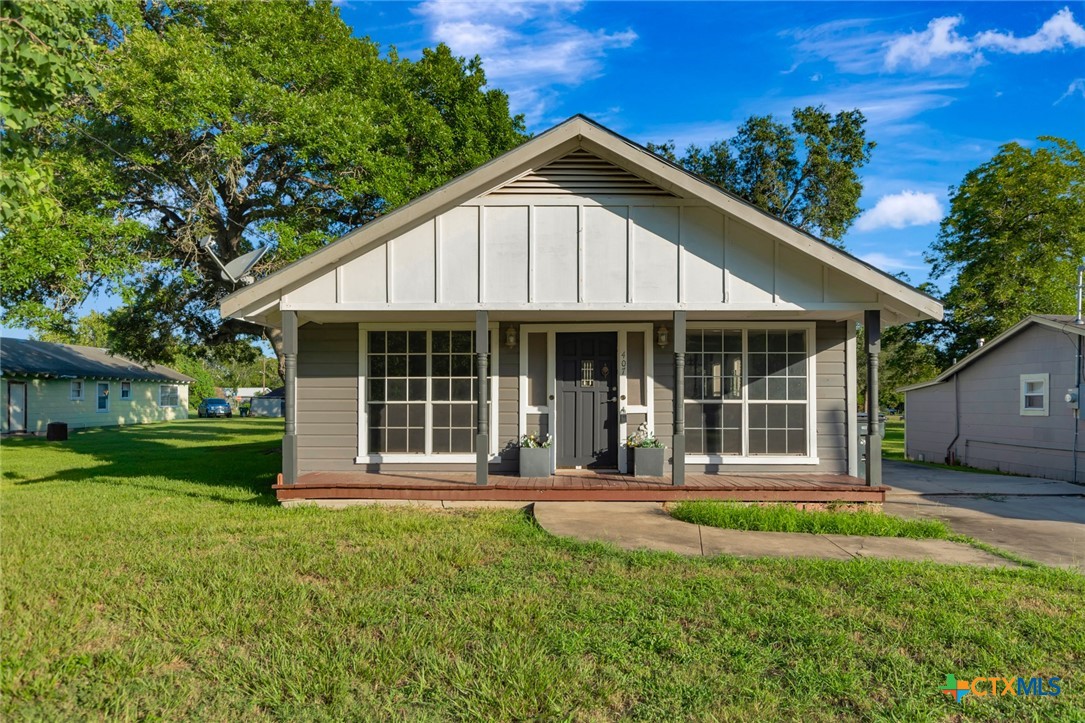 407 Bois D Arc Street, Edna, TX 77957 — photo 1