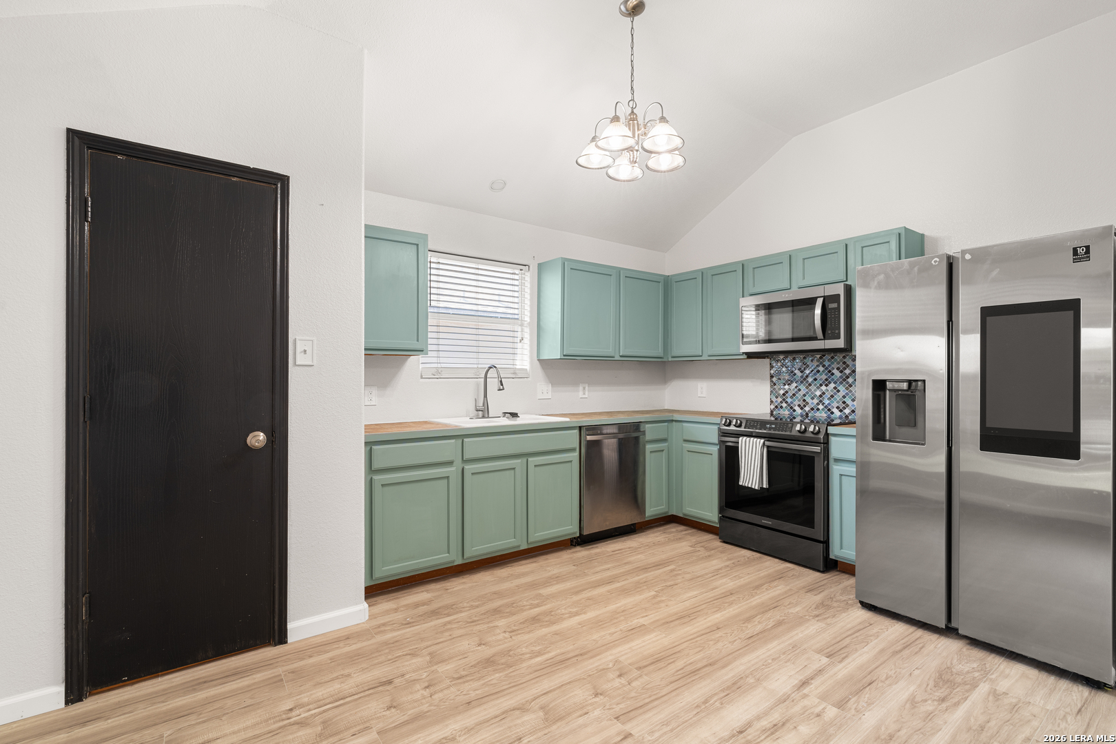 524 COPPER LN, Jarrell, TX 76537 — photo 1