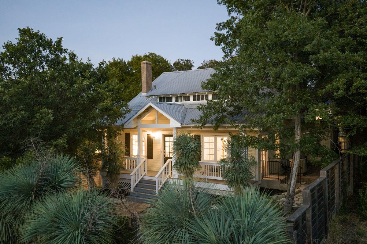1105  Travis Heights Blvd, Austin, TX 78704 — photo 1