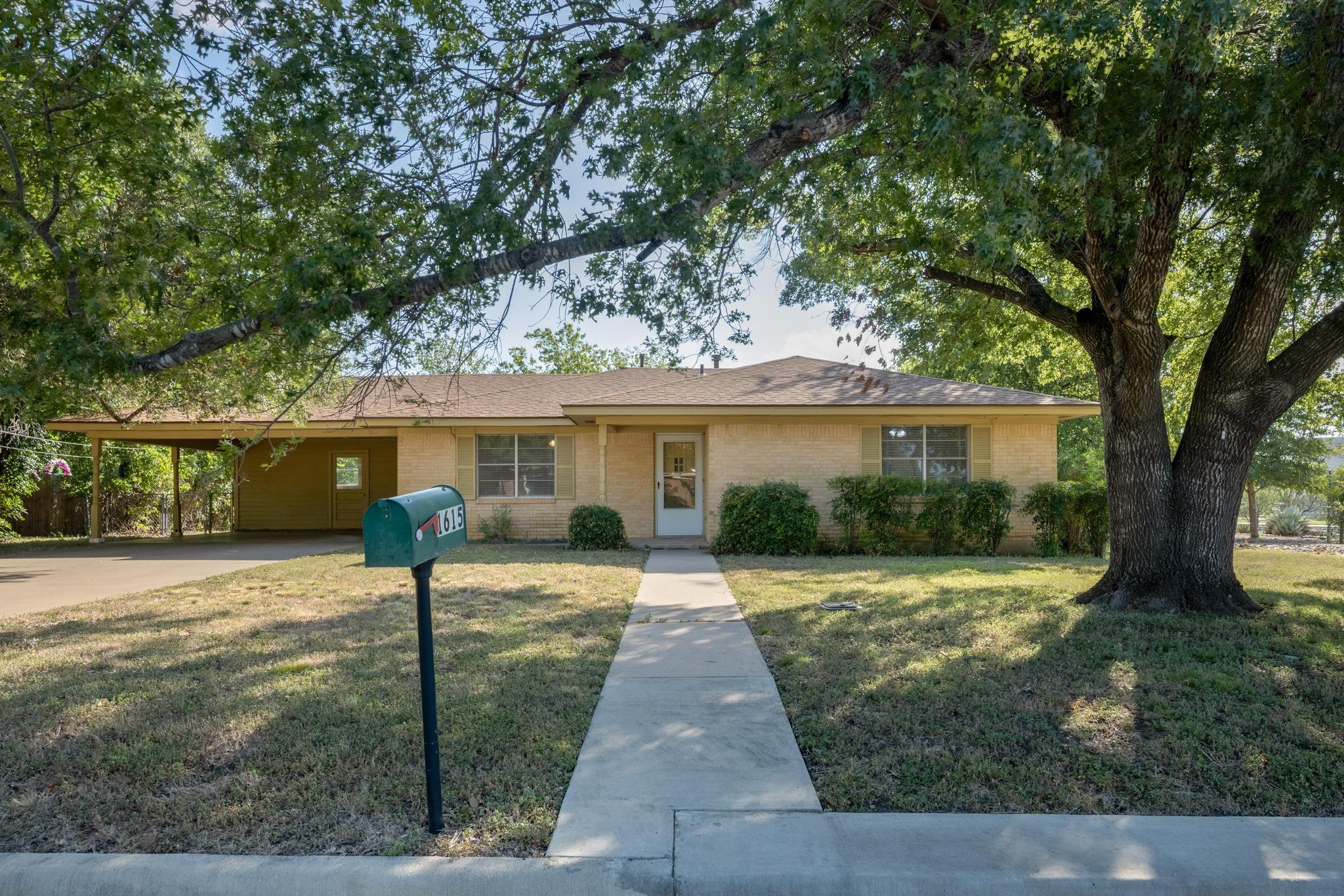 1615  Park Ln, Georgetown, TX 78628 — photo 1