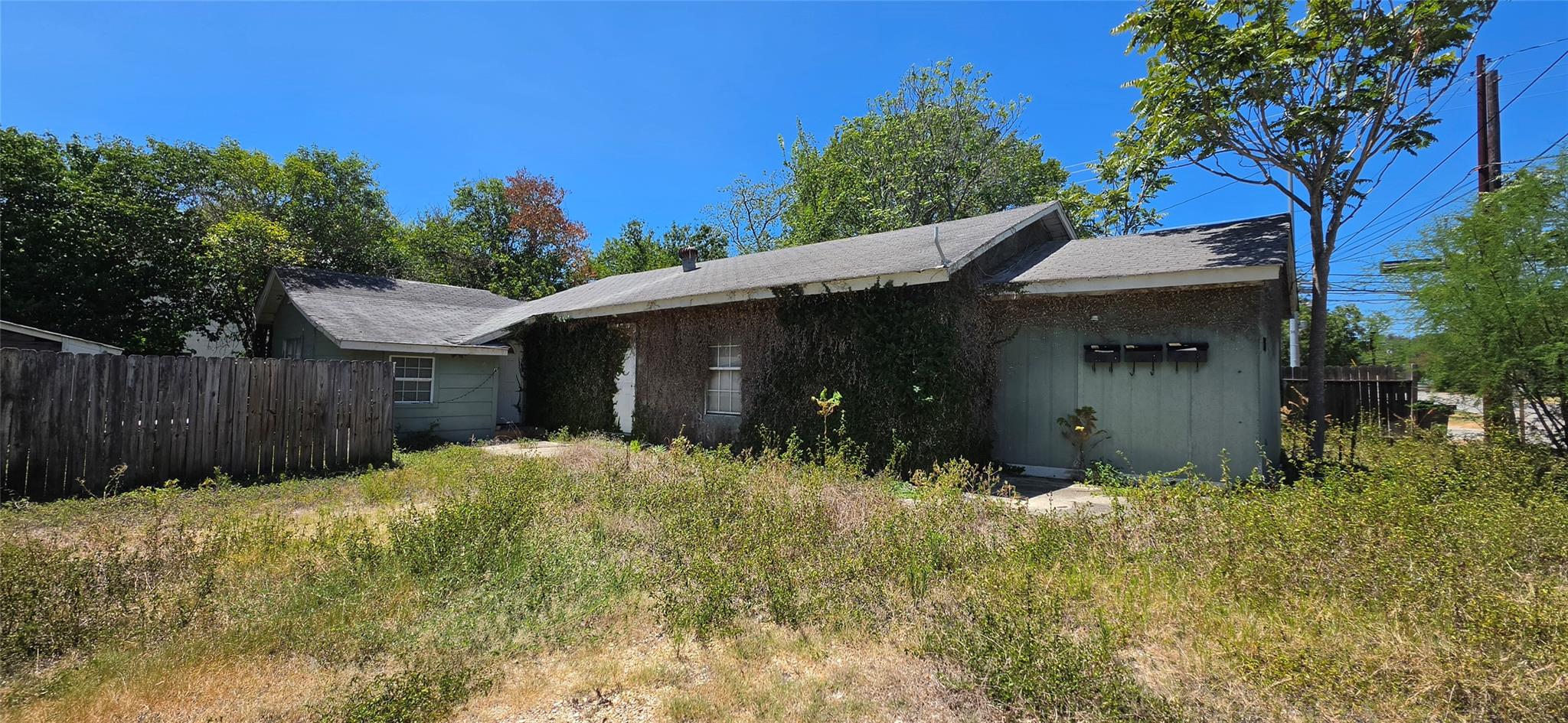125 S Bishop St, San Marcos, TX 78666 — photo 1