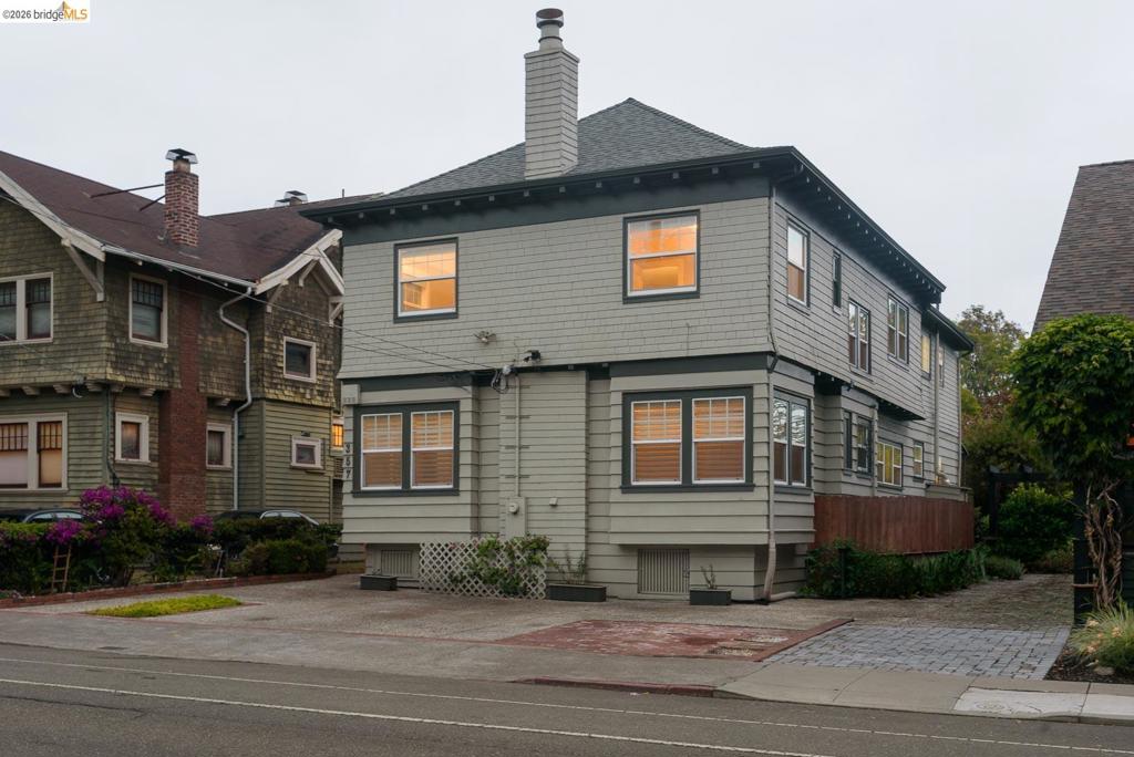 357 Alcatraz Ave, Oakland, CA 94618 — photo 1