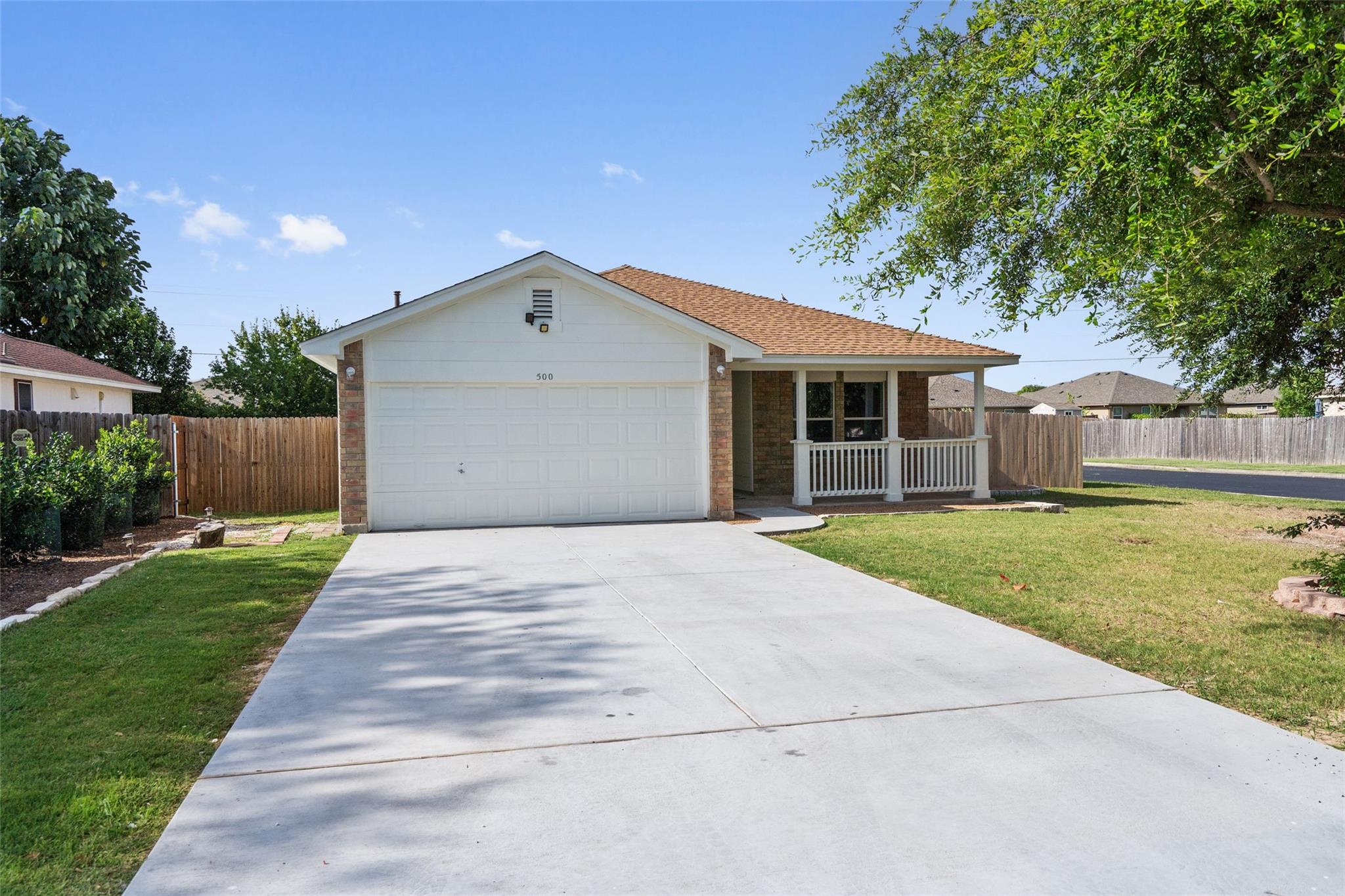 500  Mitchell Dr, Hutto, TX 78634 — photo 1