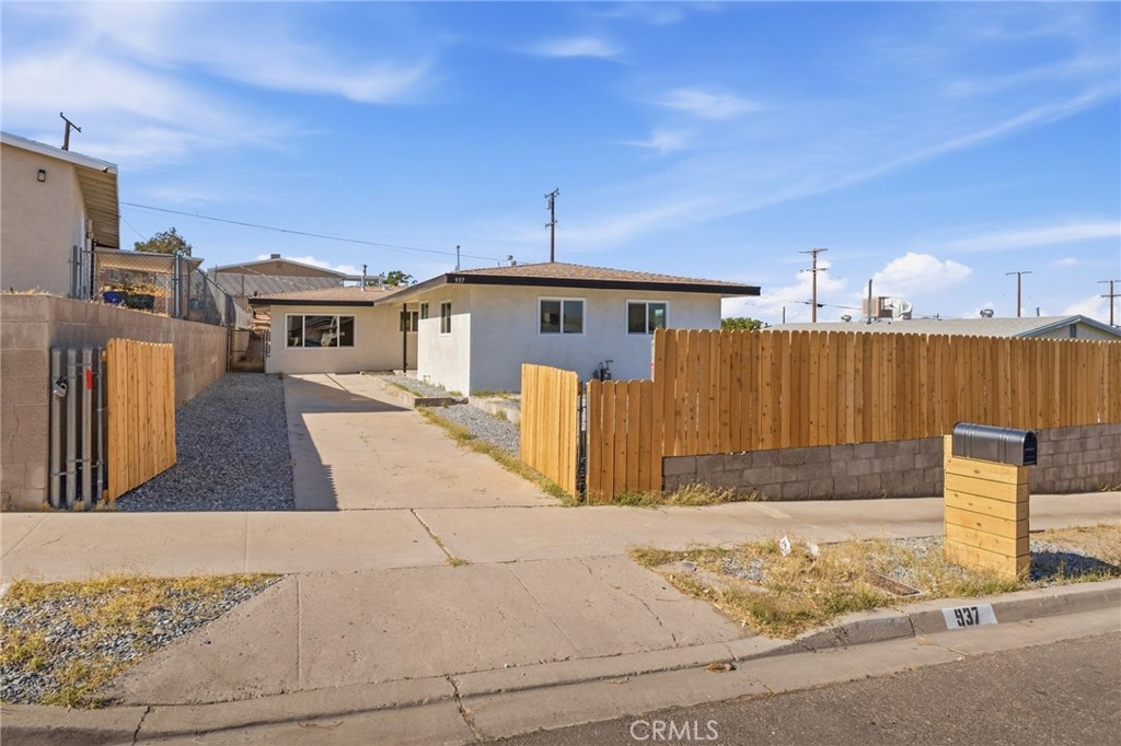 937 E Elizabeth Street, Barstow, CA 92311 — photo 1