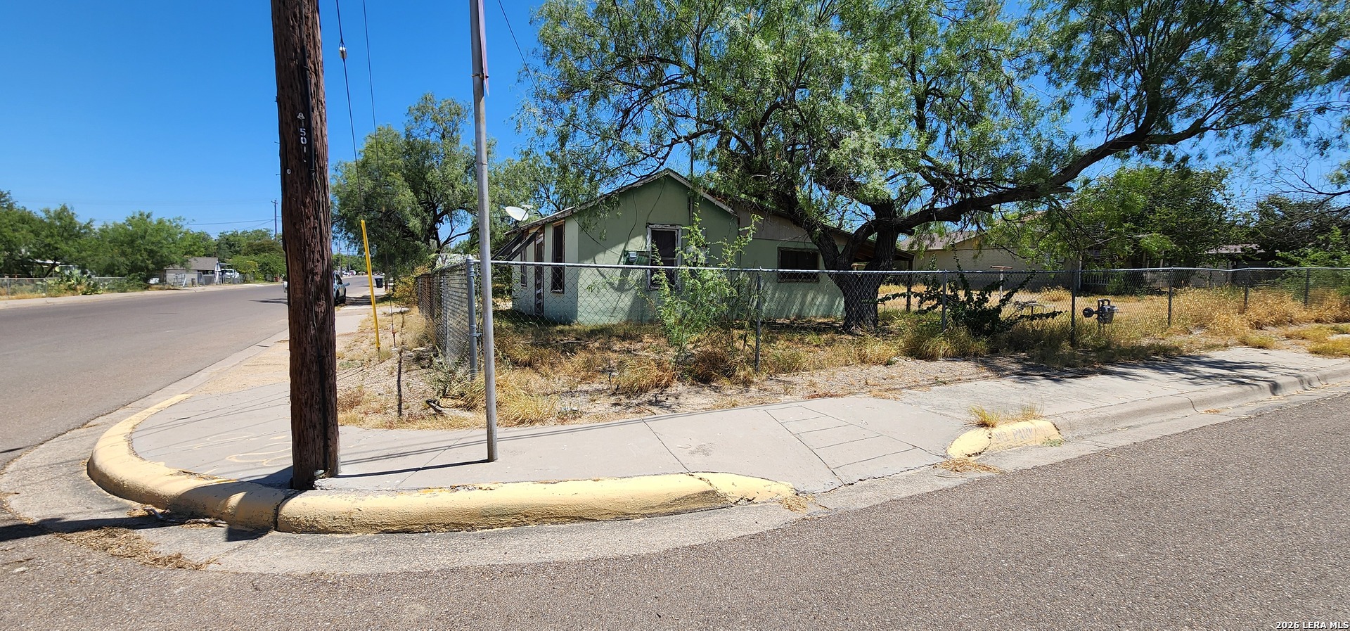 887 AUSTIN ST, Eagle Pass, TX 78852 — photo 1