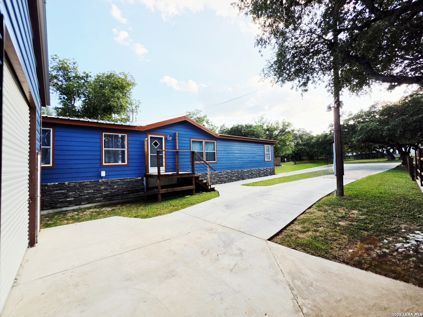 135 Lakeshore Dr S, Bandera, TX 78003 — photo 1