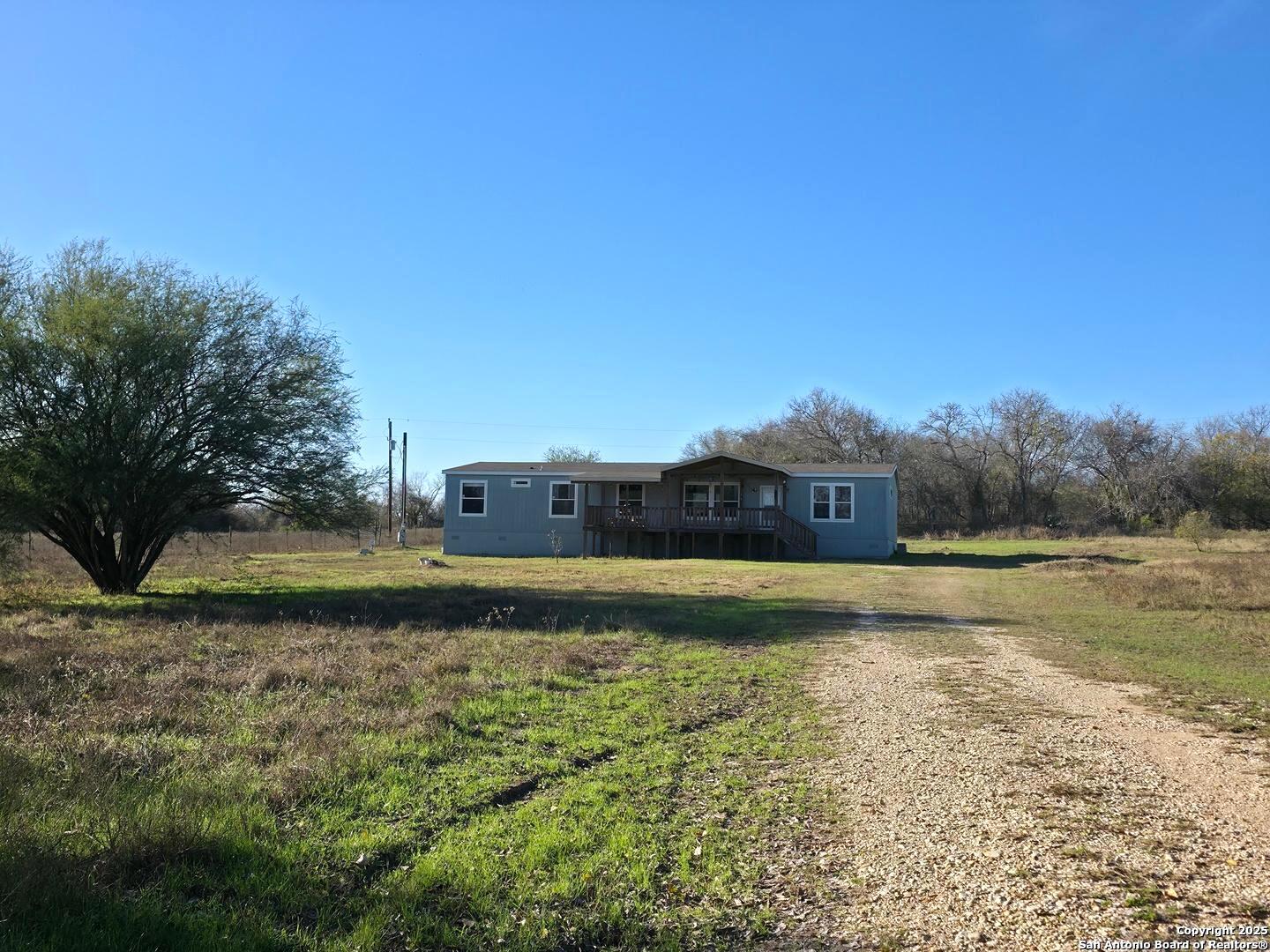 290 River Park Rd, Luling, TX 78648 — photo 1