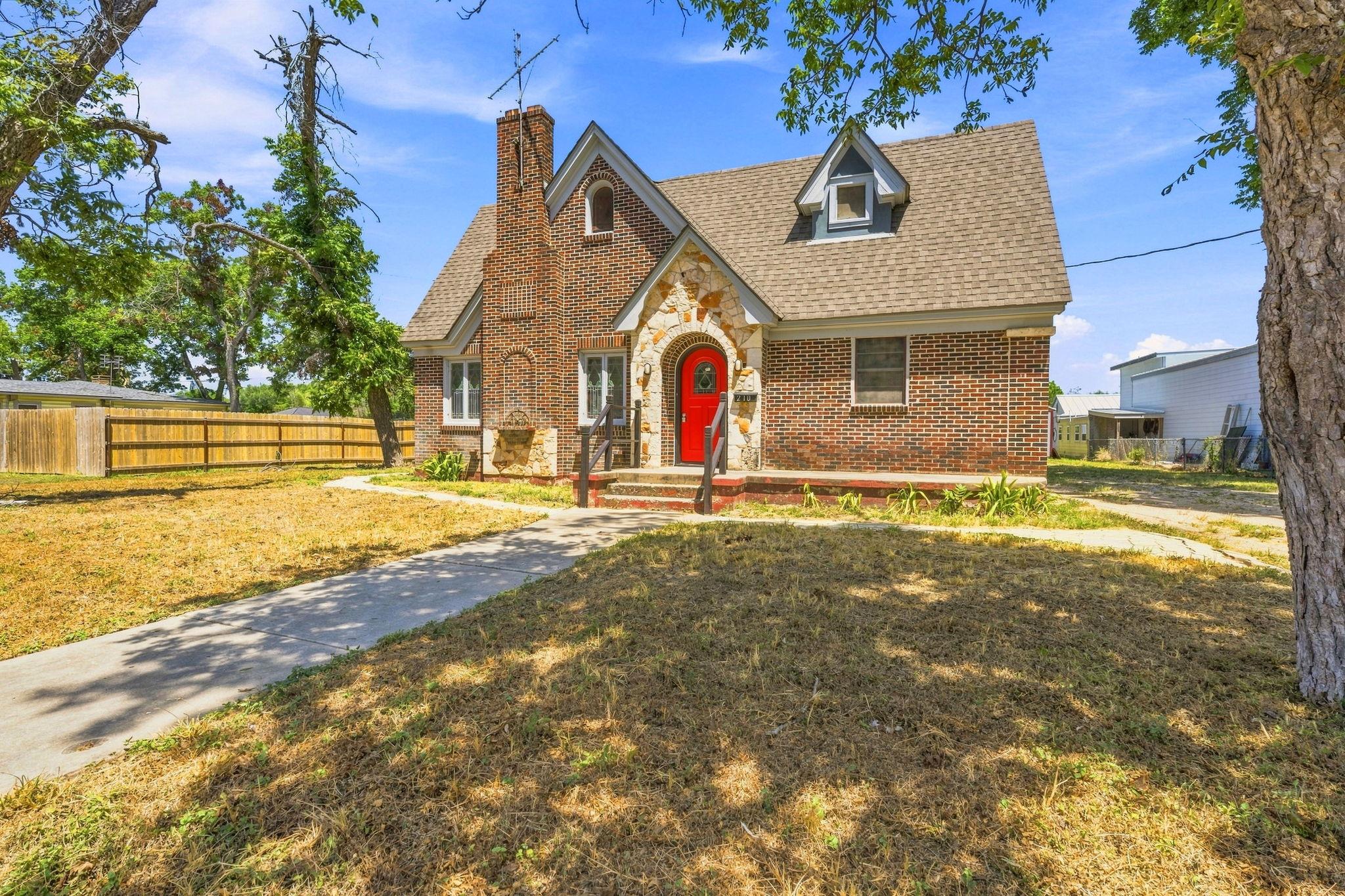 210 Cedar, Seguin, TX 78155 — photo 1