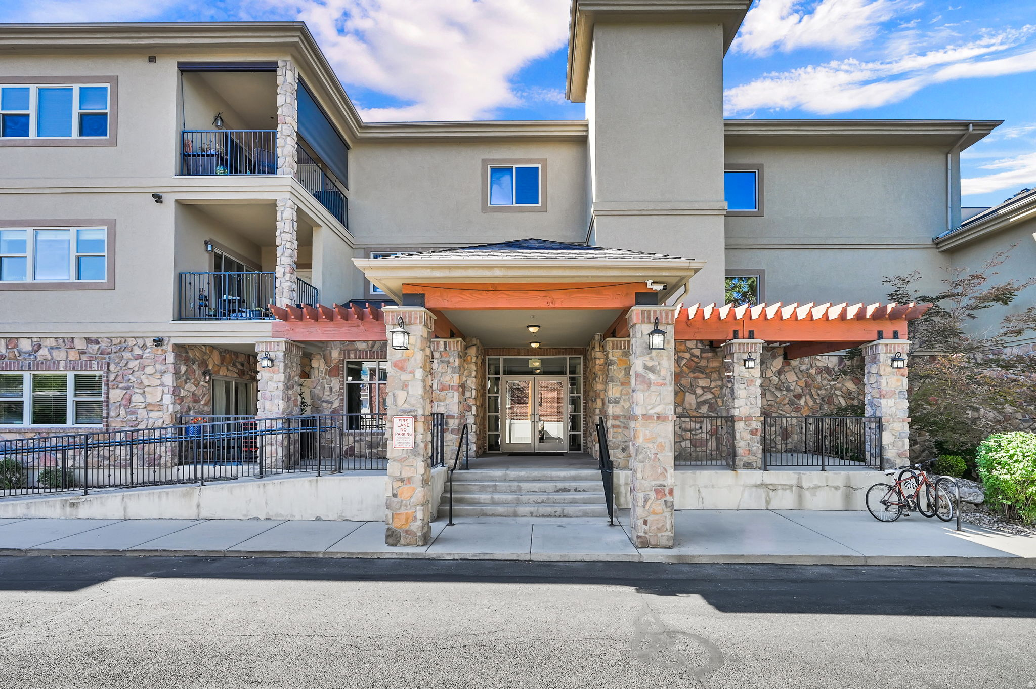 2011 S 2100 E #16, Salt Lake City, UT 84108 — photo 1