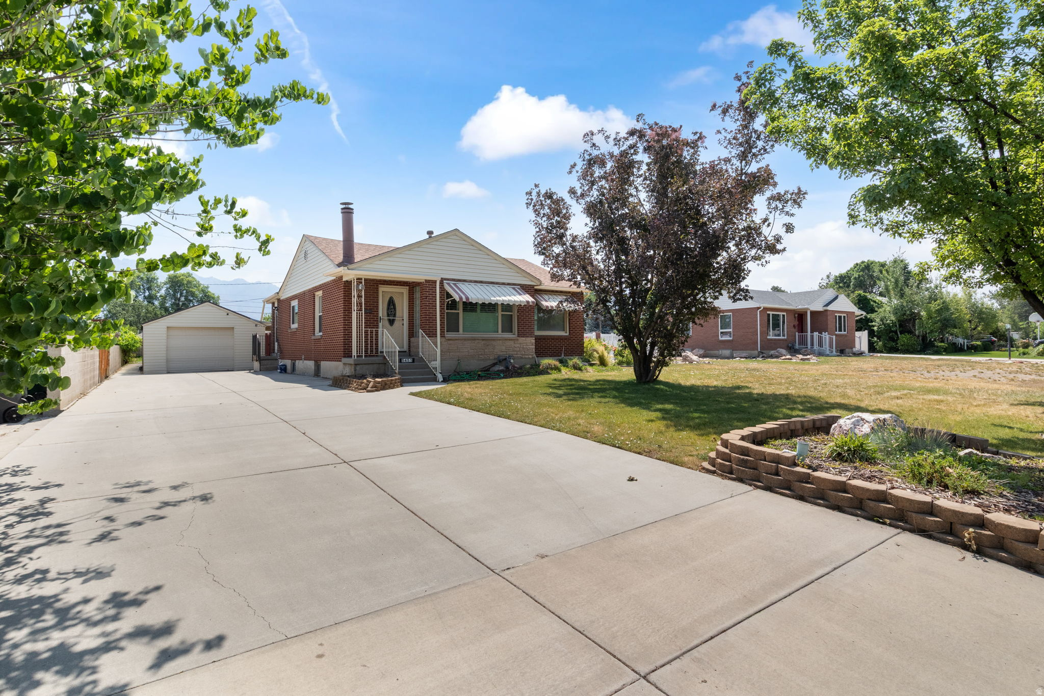 5451 S AVALON DR, Murray, UT 84107 — photo 1