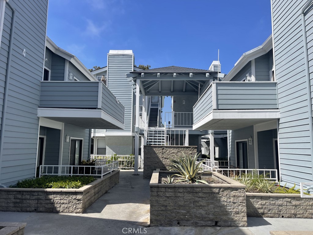 16960 Algonquin Street I-204, Huntington Beach, CA 92649 — photo 1